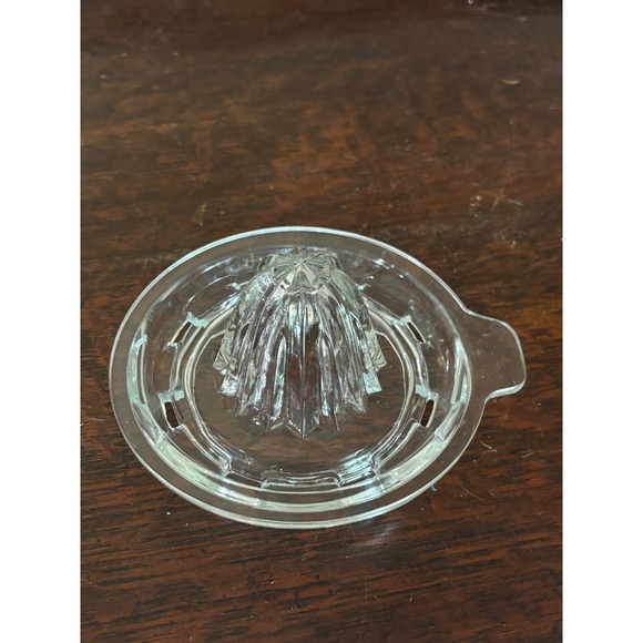 Vintage Clear Glass Citrus Juicer 2 Cup Measuring Pitcher Reamer 2 Piece Set - Picture 5 of 10